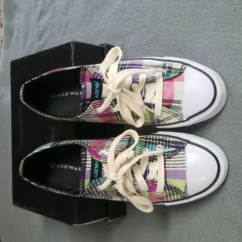 Air walk Legacee Women's Sneakers..Multicolored plaid pattern..Size 7.5